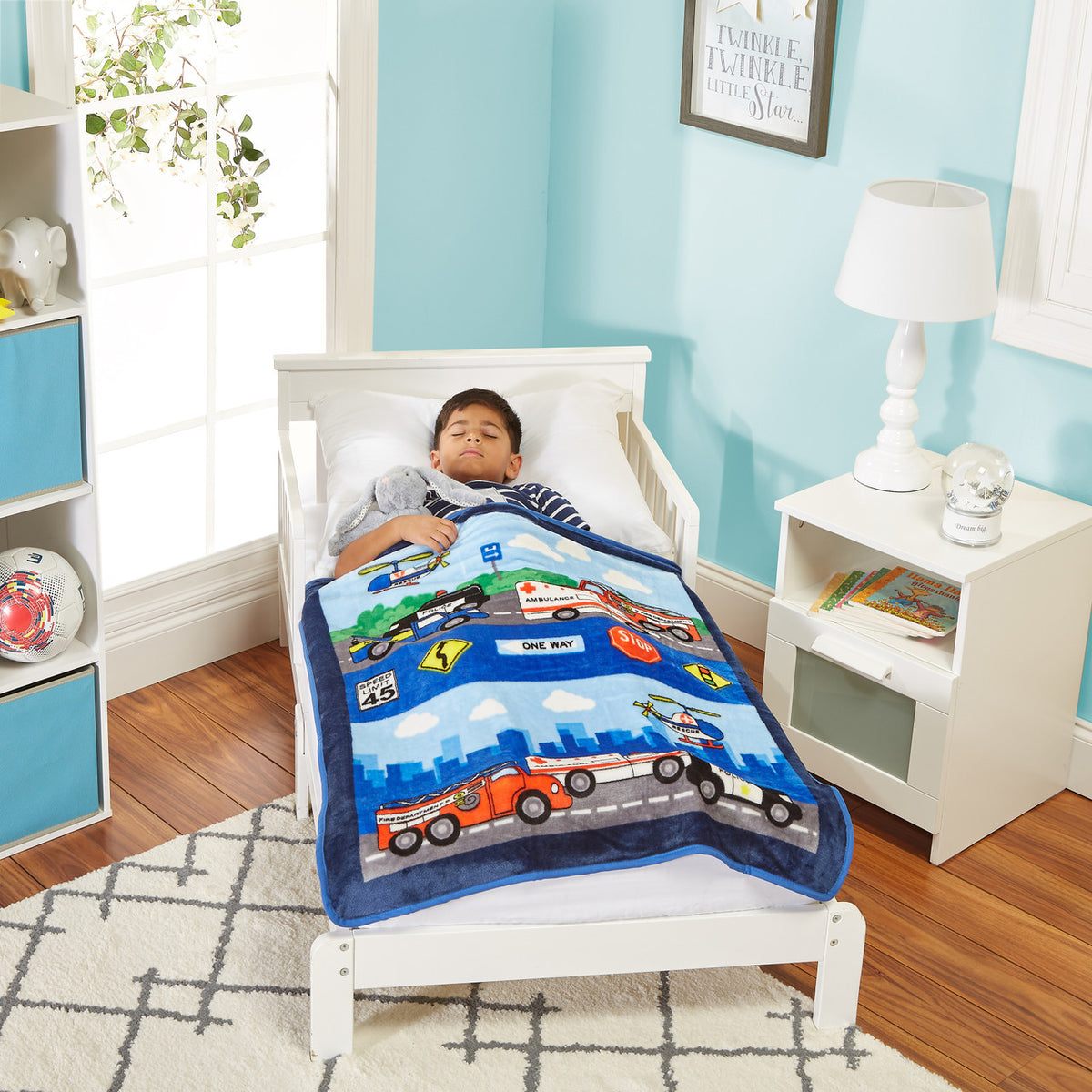 EVERYDAY KIDS Toddler Throw Blanket - Fire and Police Rescue