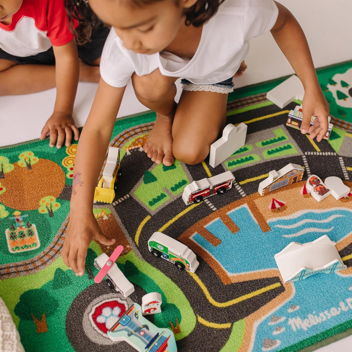 Melissa & Doug PAW Patrol Adventure Bay Activity Rug, 22-Piece Town Play Mat with Wooden Vehicles & Figures for Kids Ages 3+