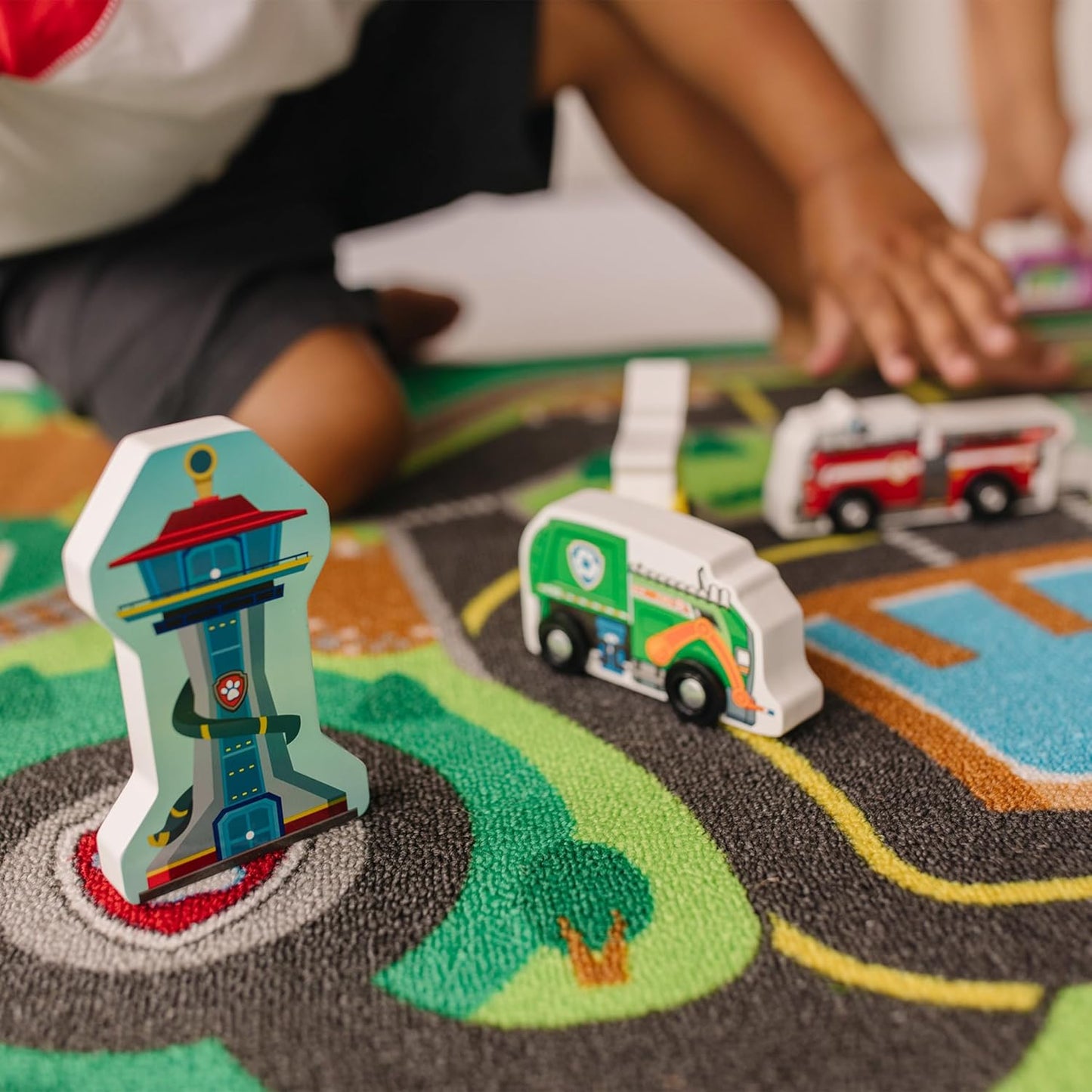 Melissa & Doug PAW Patrol Adventure Bay Activity Rug, 22-Piece Town Play Mat with Wooden Vehicles & Figures for Kids Ages 3+