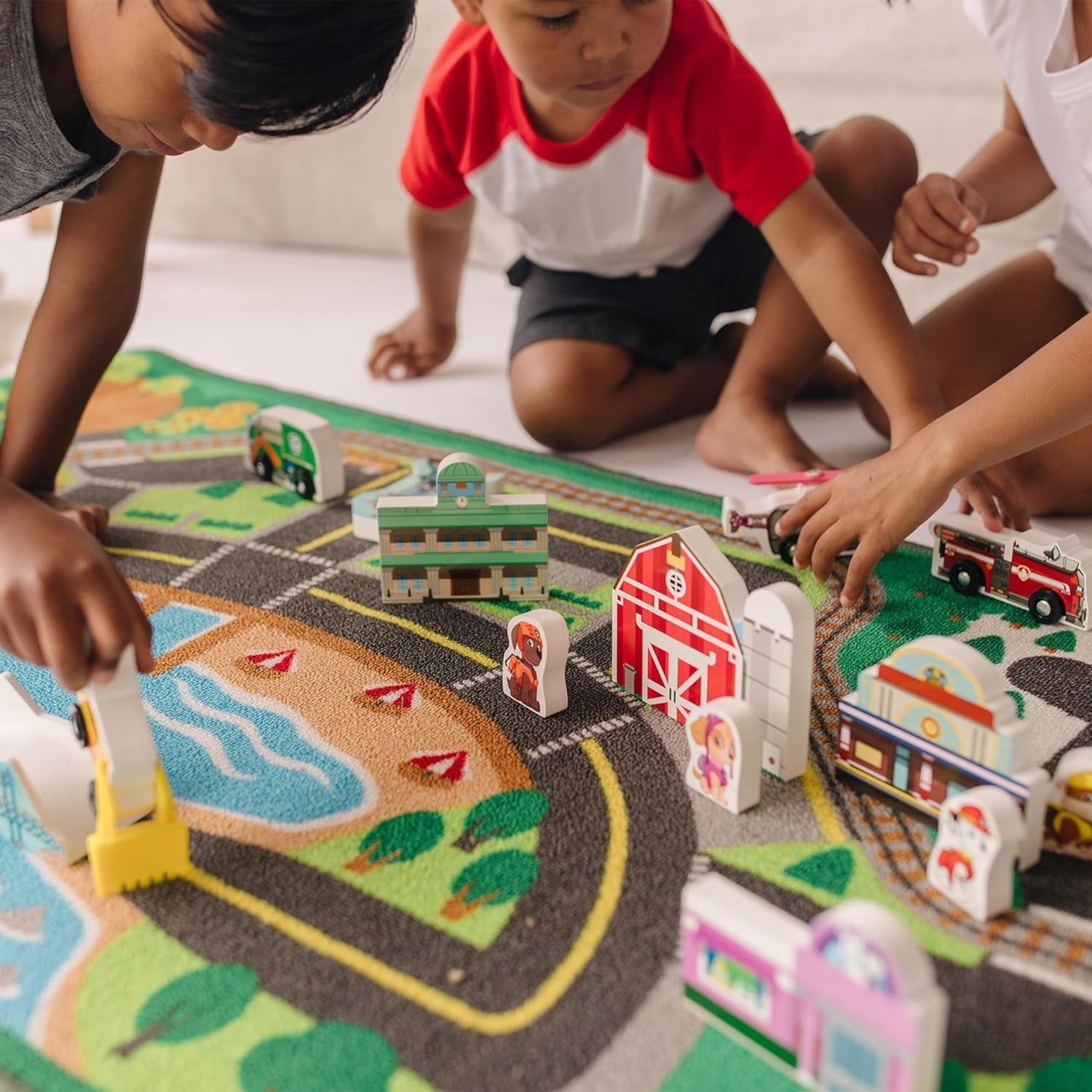 Melissa & Doug PAW Patrol Adventure Bay Activity Rug, 22-Piece Town Play Mat with Wooden Vehicles & Figures for Kids Ages 3+