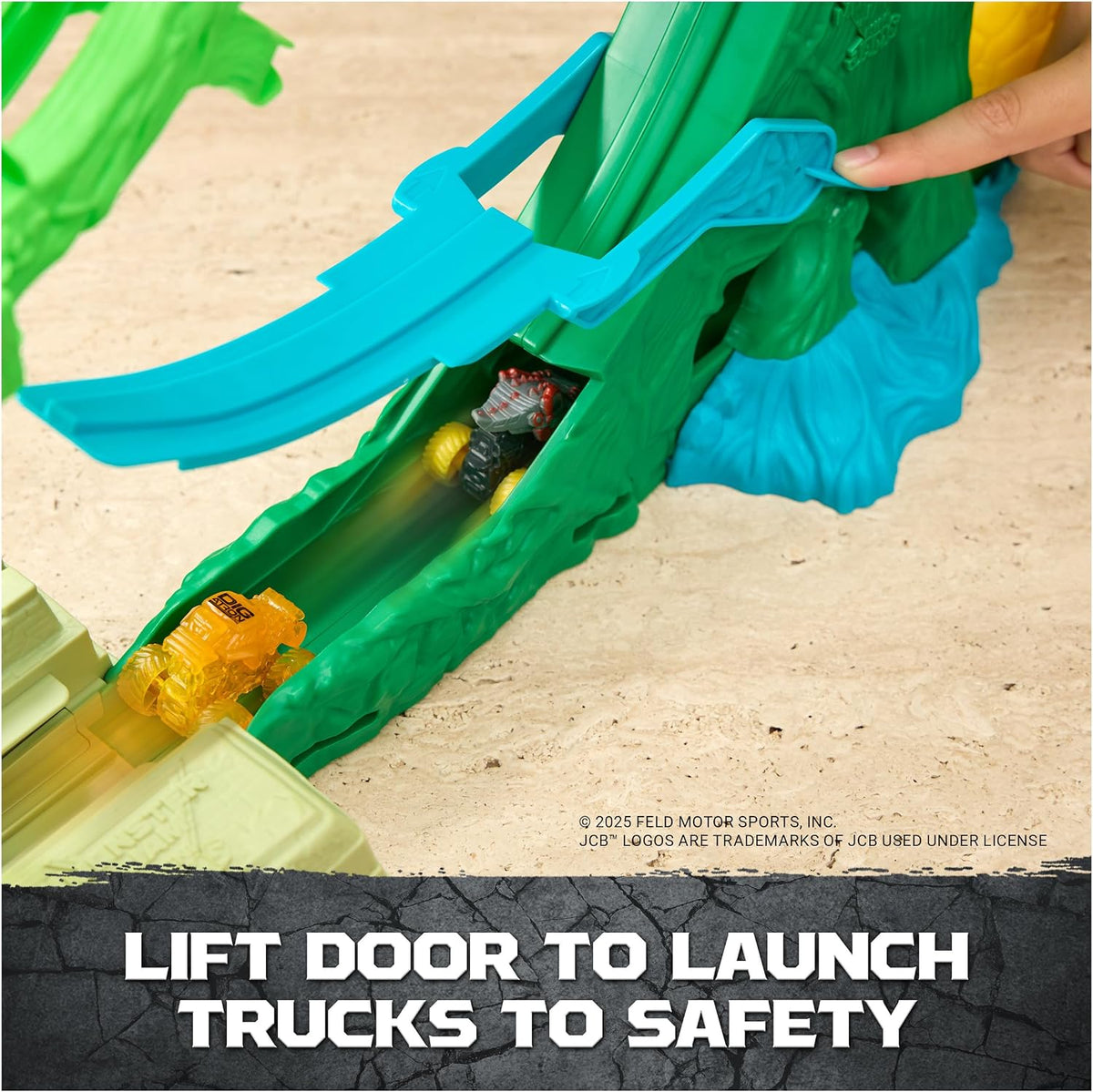 Monster Jam Mini Jams Cobra's Crazy Escape Motorized Playset with Exclusive Mini Trucks, Cobra Track Set for Kids Ages 3 and Up