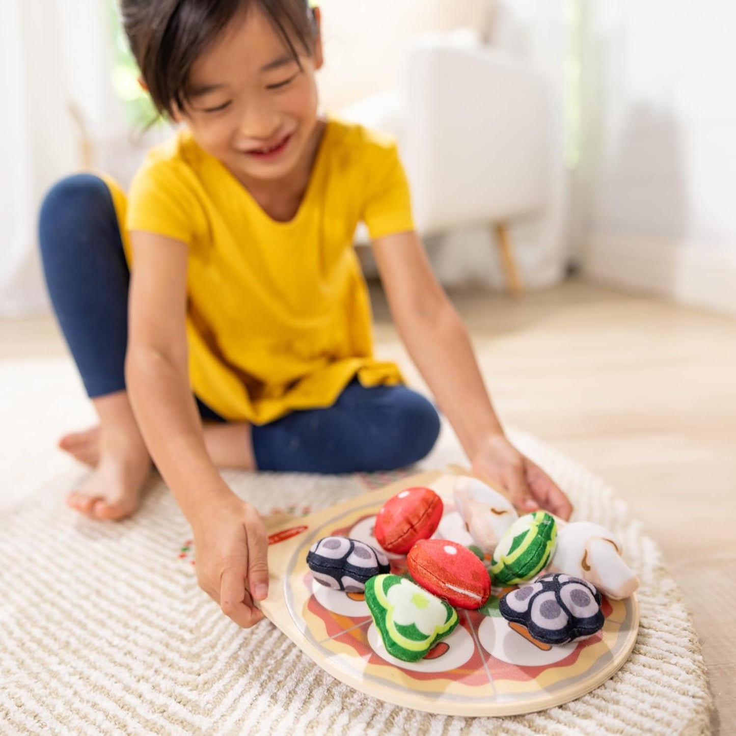 Melissa & Doug Wooden Pizza Topping Toss Game, Double-Sided Bean Bag Target & Learning Activity for 1–2 Players, Kids Ages 3+