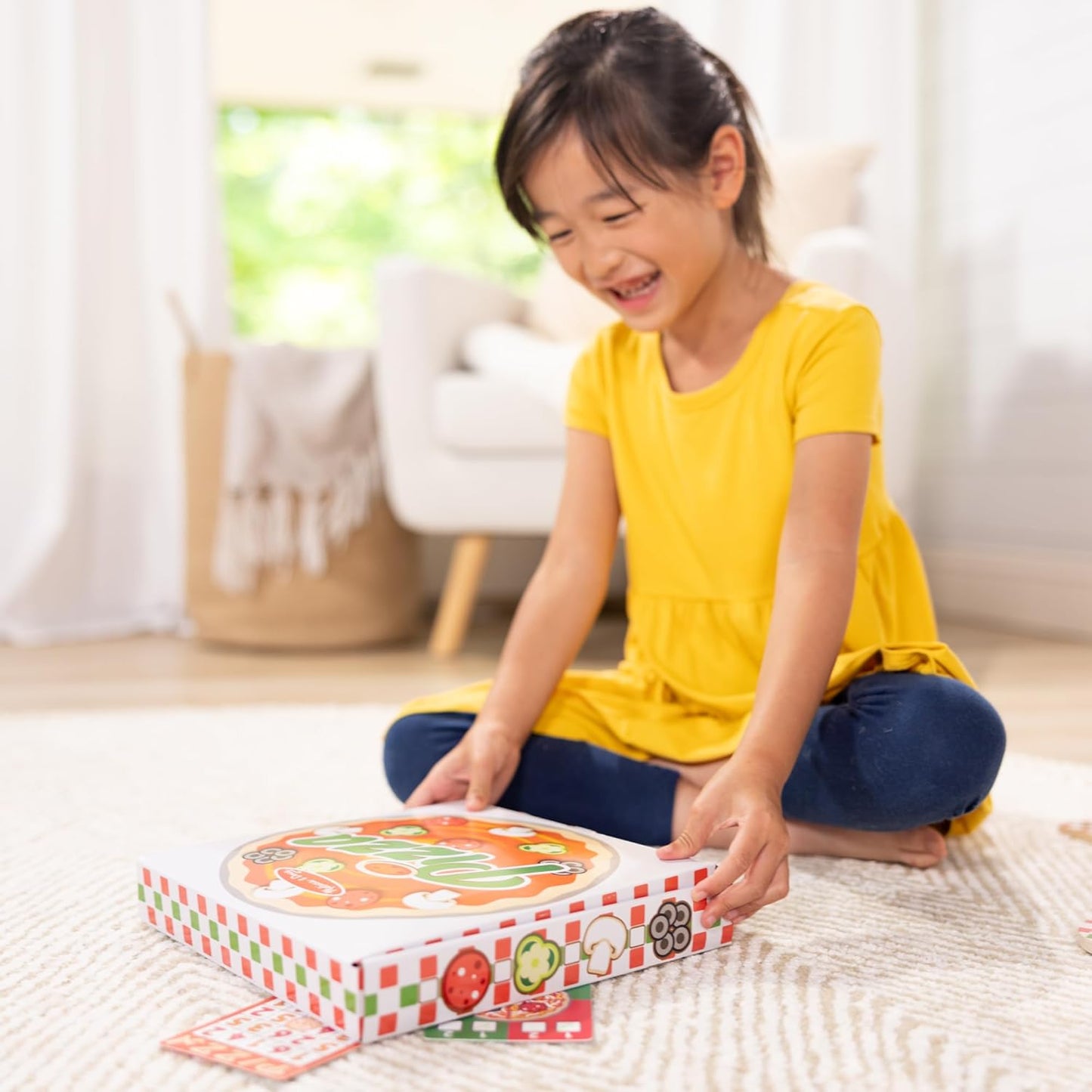 Melissa & Doug Wooden Pizza Topping Toss Game, Double-Sided Bean Bag Target & Learning Activity for 1–2 Players, Kids Ages 3+