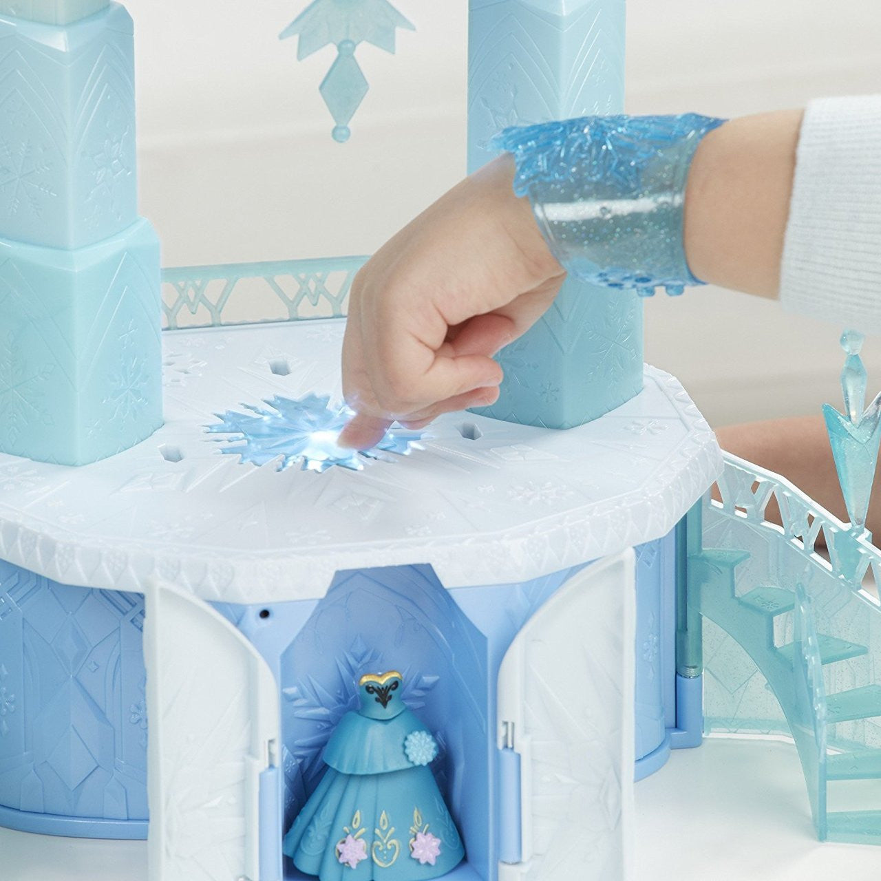 Disney Frozen Little Kingdom: Elsa's Magical Rising Castle