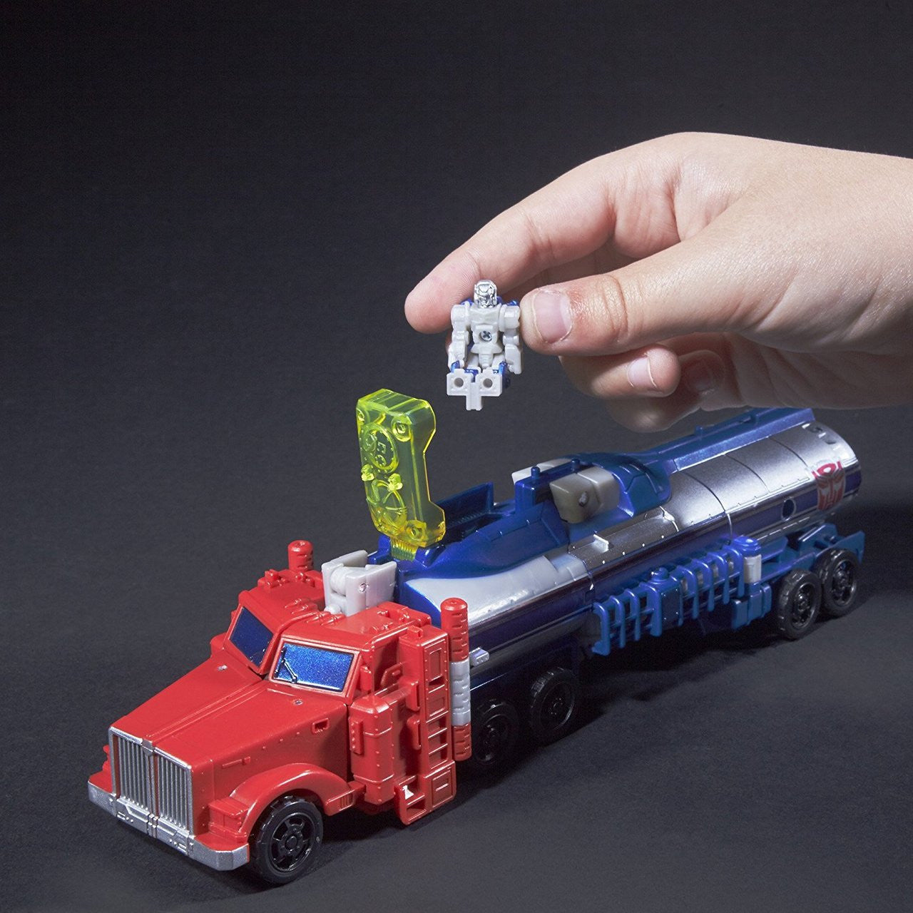 Transformer Titans Return Voyager Class Optimus Prime and Diac