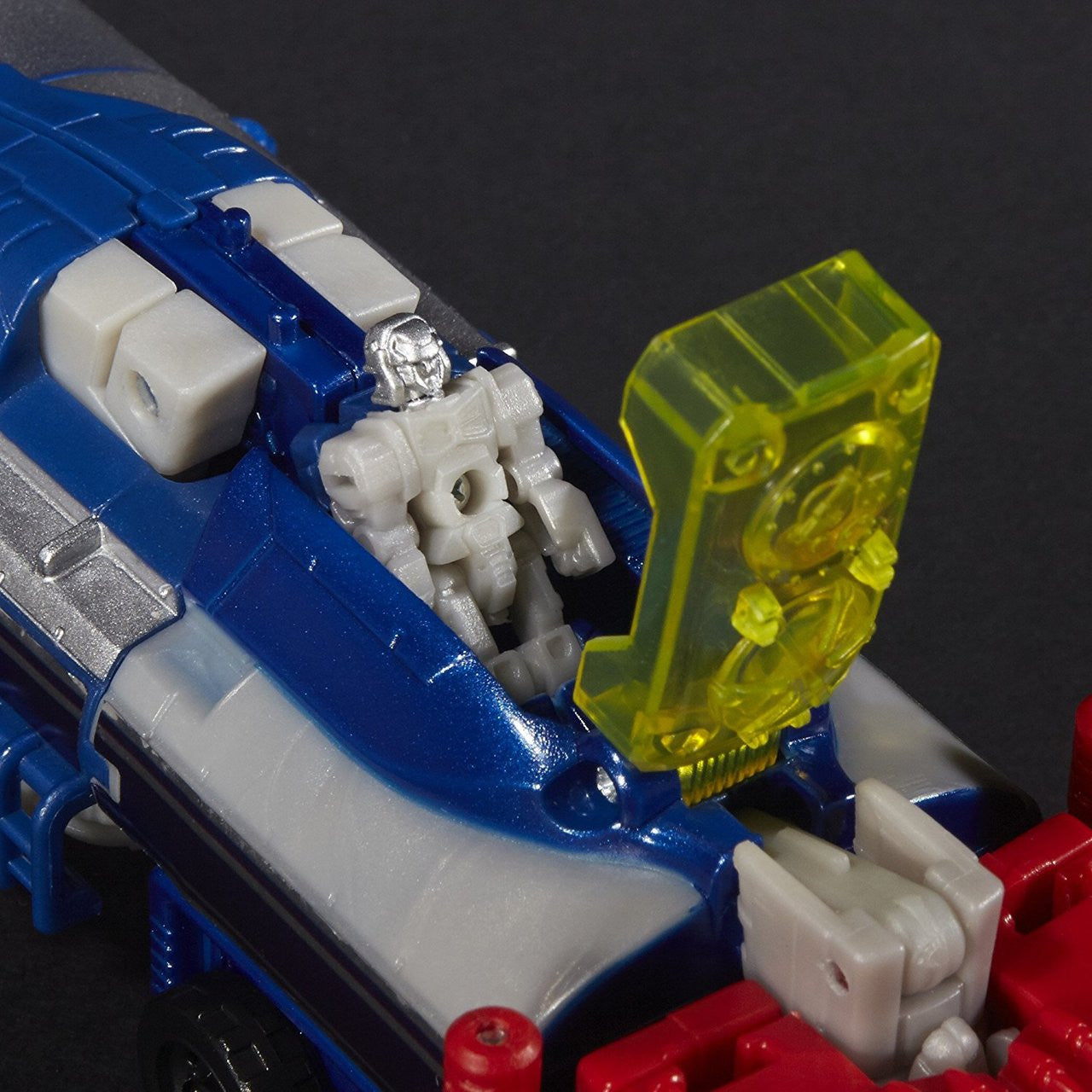 Transformer Titans Return Voyager Class Optimus Prime and Diac