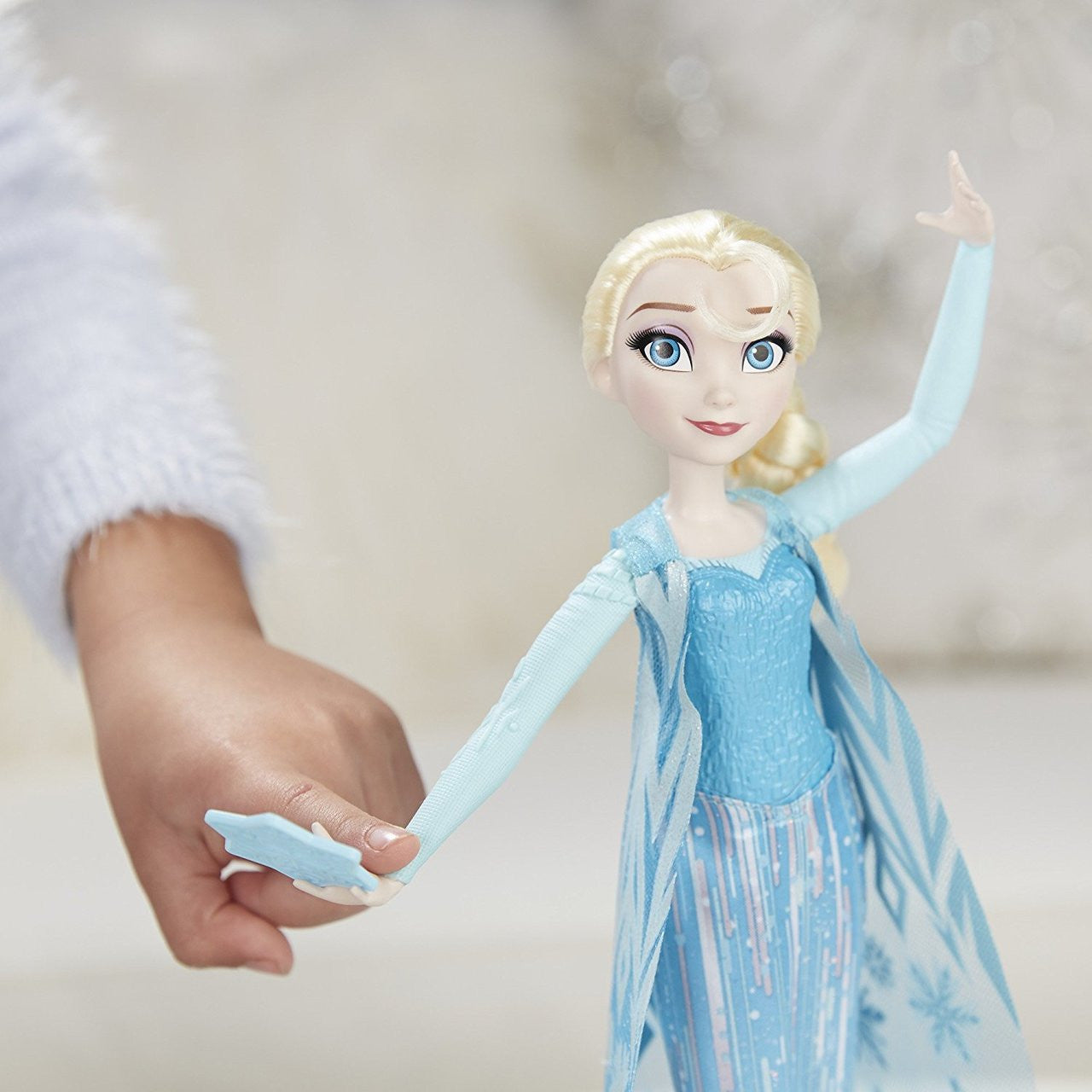 Disney Frozen Snow Powers Elsa Doll w/ Snowflakes