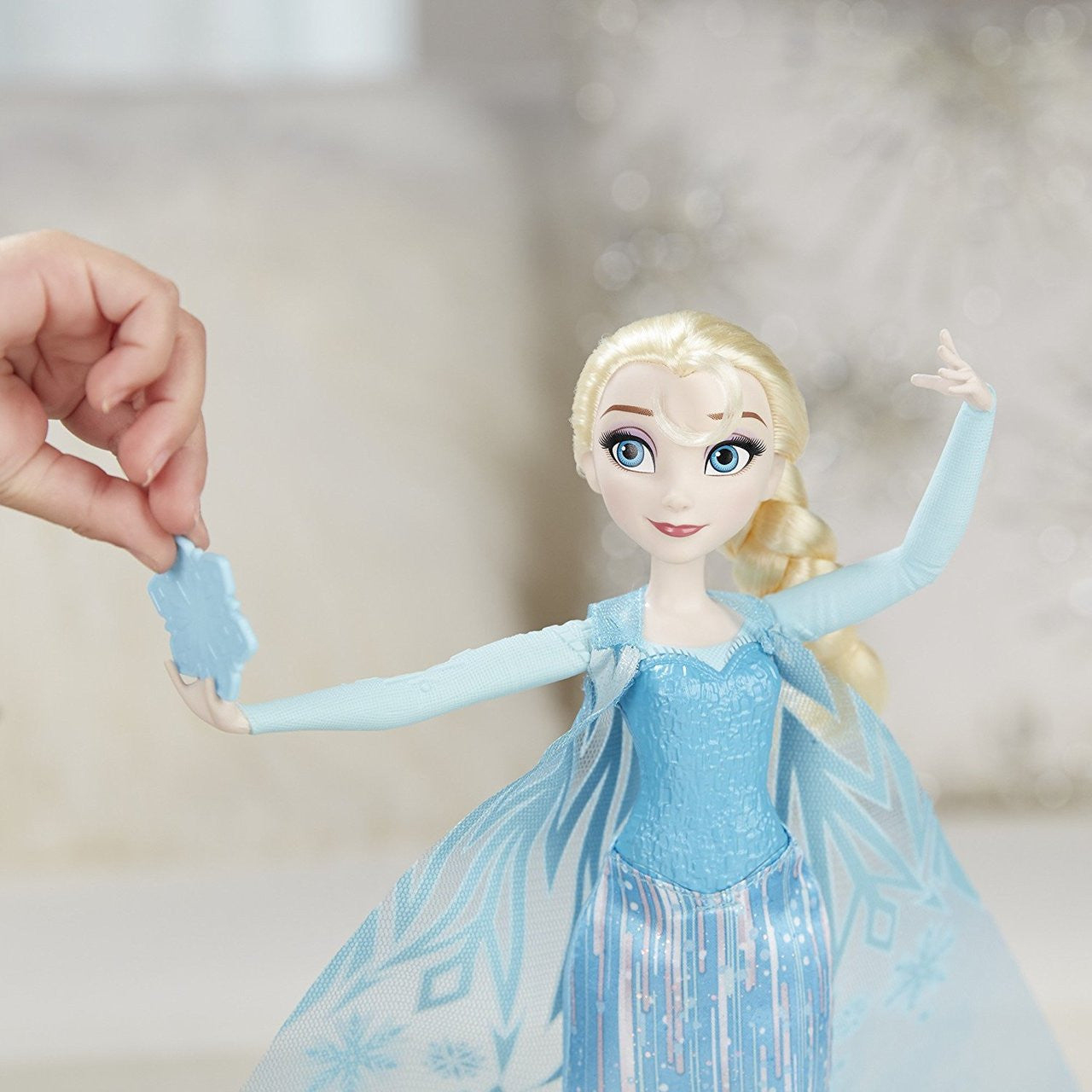 Disney Frozen Snow Powers Elsa Doll w/ Snowflakes