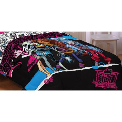 Monster High 'Dolls Ghouls Rule' Twin Comforter