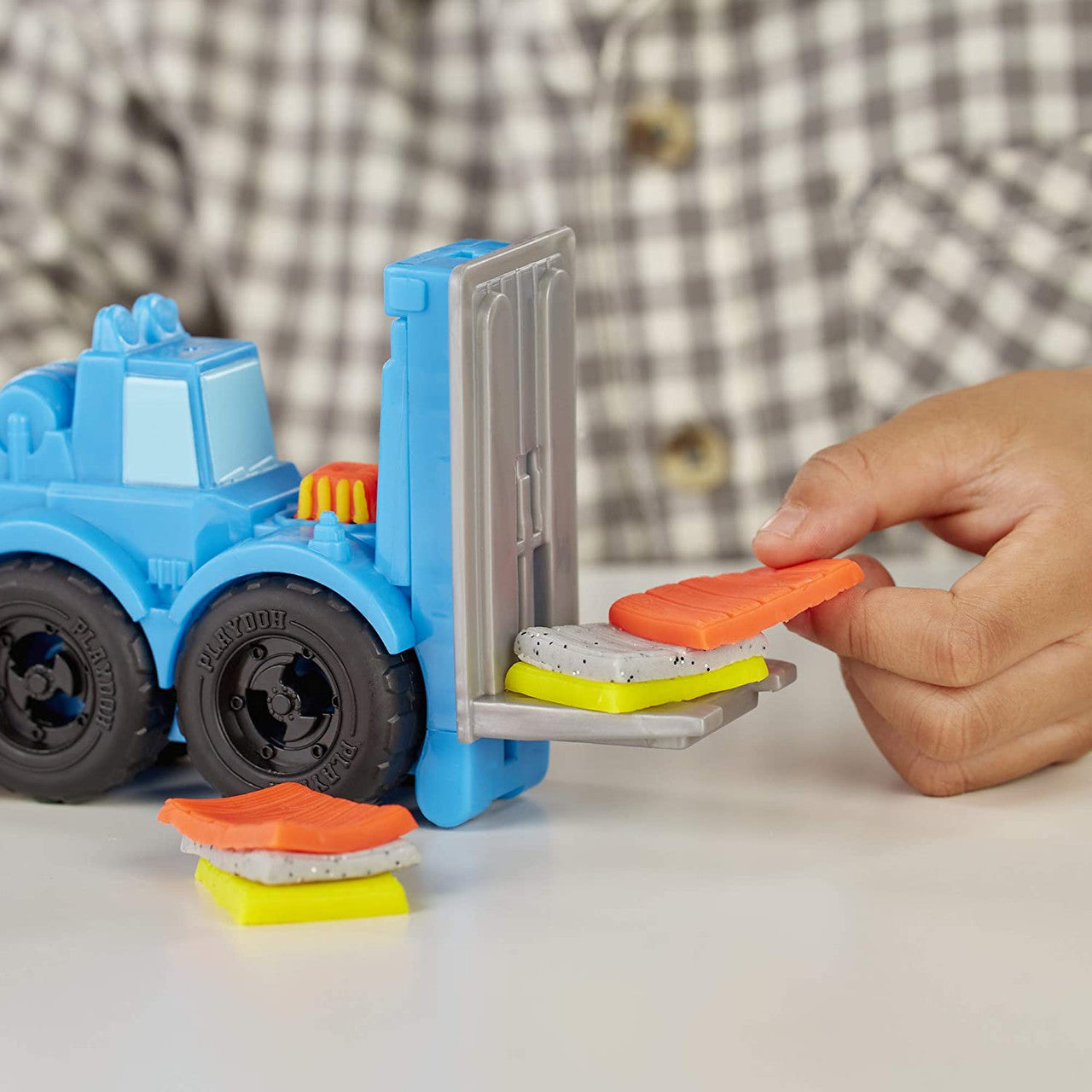 Play-Doh Wheels Crane and Forklift Construction Toys with Non-Toxic Cement Buildin' Compound Plus 2 Additional Colors