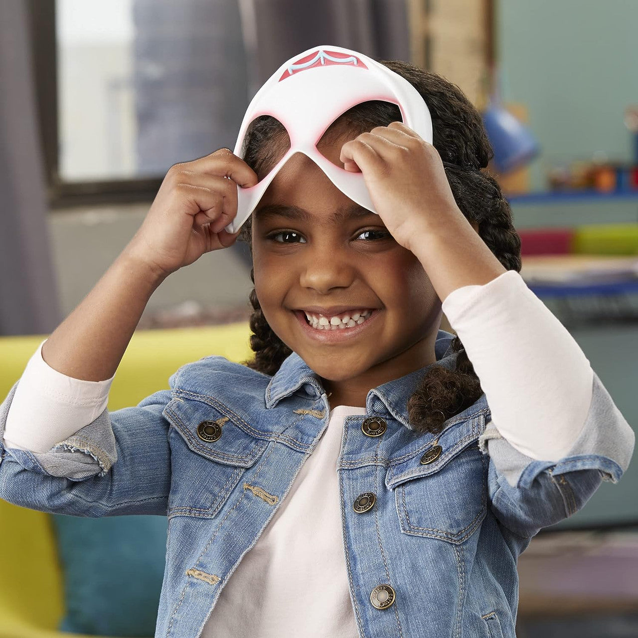 Spider-Man: Across The Spider-Verse Spider-Gwen Web-Shot Slinger Mask and Blaster Set