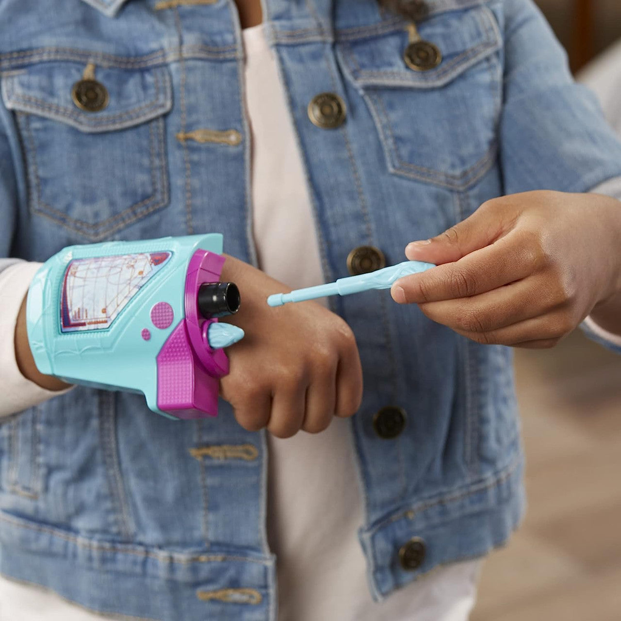 Spider-Man: Across The Spider-Verse Spider-Gwen Web-Shot Slinger Mask and Blaster Set