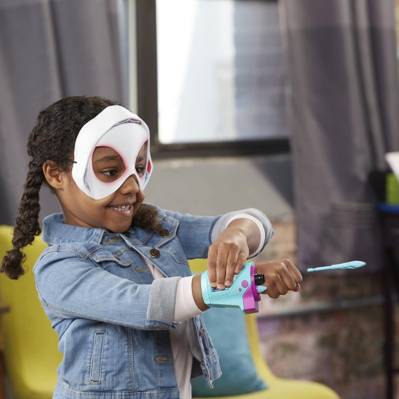 Spider-Man: Across The Spider-Verse Spider-Gwen Web-Shot Slinger Mask and Blaster Set