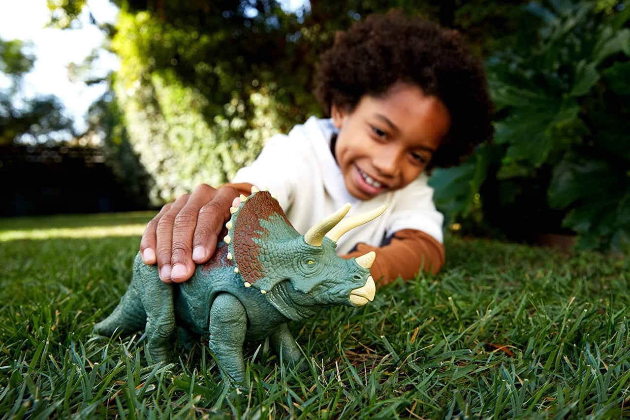 Jurassic World Dominion Roar Strikers Triceratops Dinosaur Action Figure