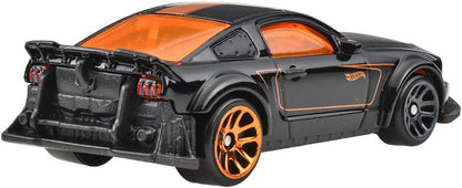 Hot Wheels 1:64 Scale Die-Cast Toy Cars and Trucks Set of 6 (Styles May Vary)