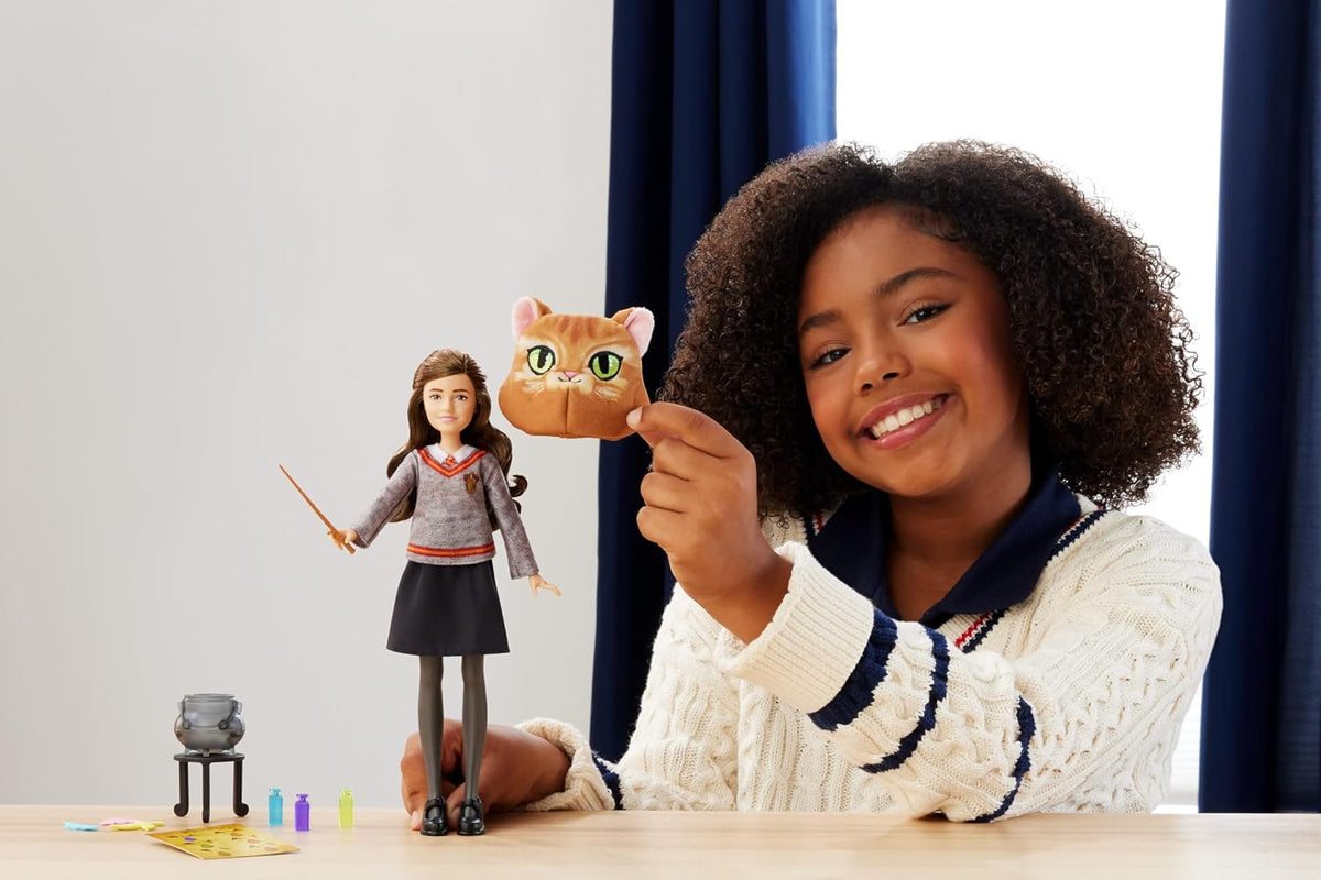 Mattel Harry Potter Polyjuice Potions Hermione Granger Doll & Playset with Movie-Inspired Hogwarts Uniform, 13 Accessories & Fizz