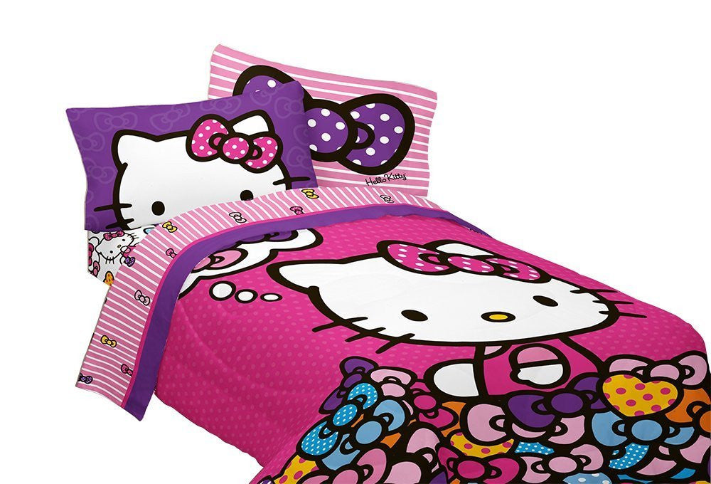 Hello Kitty 'What's Not to Love' Twin/Full Reversible Comforter