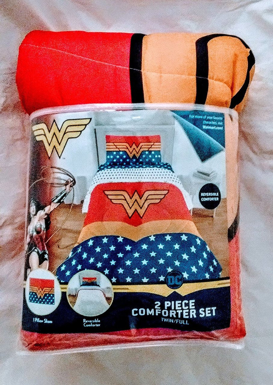 Warner Brothers Wonder Woman Twin/Full Comforter Set