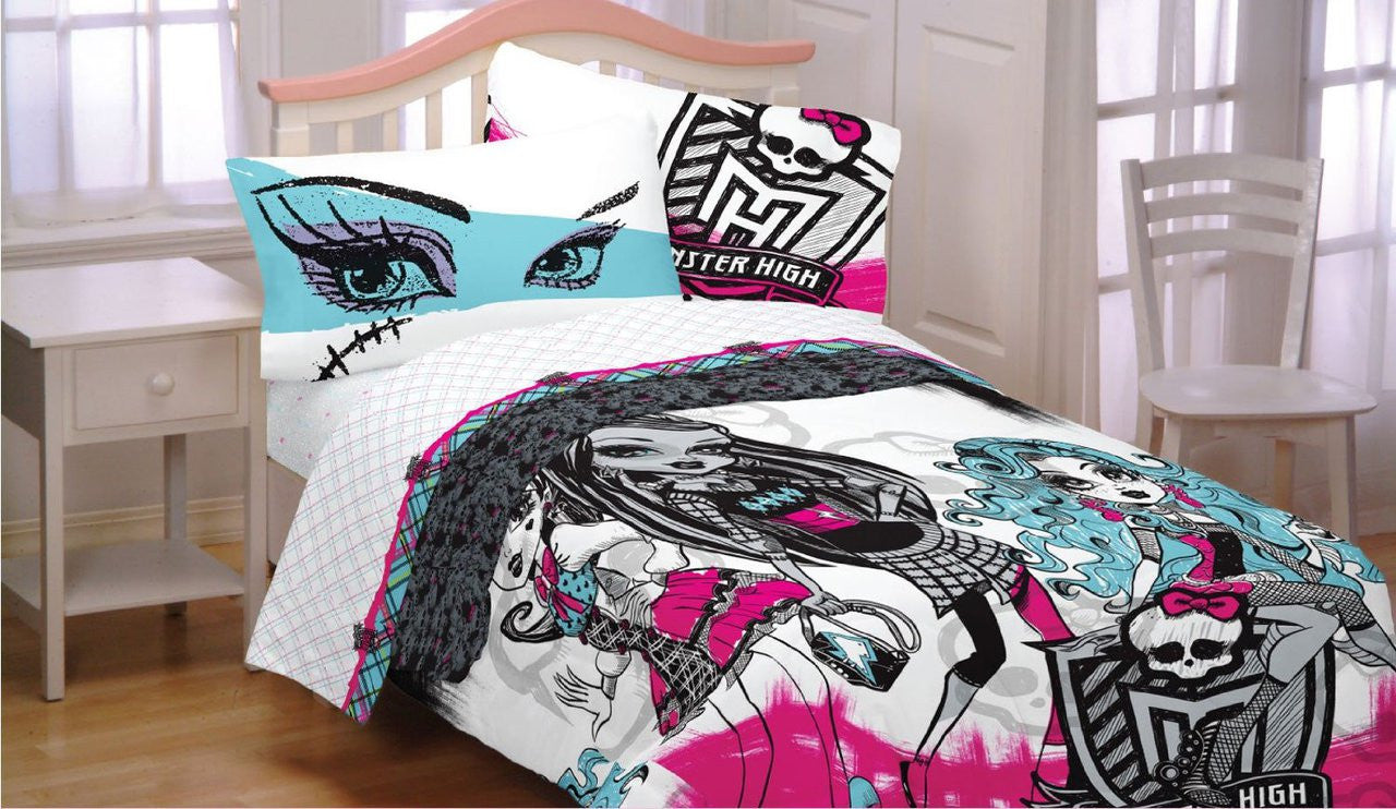 Monster High "Freaky Fashion" Twin Comforter Set